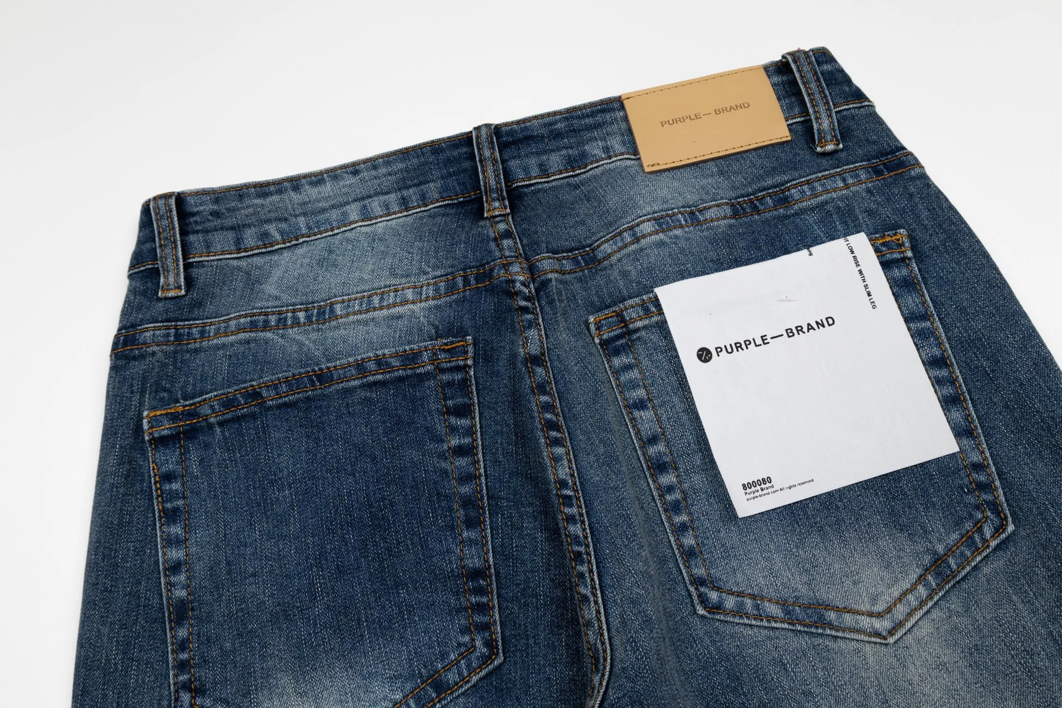135 PURPLE BRAND 26New Arrival ripped jeans with top quality wash. Really restore the ultimate Vintage texture. Three-dimensional version. Loose and comfortable, not picky about the figure. Makes taller and slimmer. Factory Seiko. Original factory quality control. Same style for men and women. Can be paired with couples. Versatile recommendation. Must-have jeans for all seasons. Hipsters have been disappointed. From the quality selection of fabrics, the tailoring of details, and the matching of patterns, they are all impeccable! The upper body is so handsome when worn...it can be easily worn by men, women and children! The craftsmanship is made of heavy-duty washed pure cotton denim fabric. After washing, it is soft and thick. It is very stylish when worn on the body. Color: Blue Style number: # Size: 28 30 32 34 36